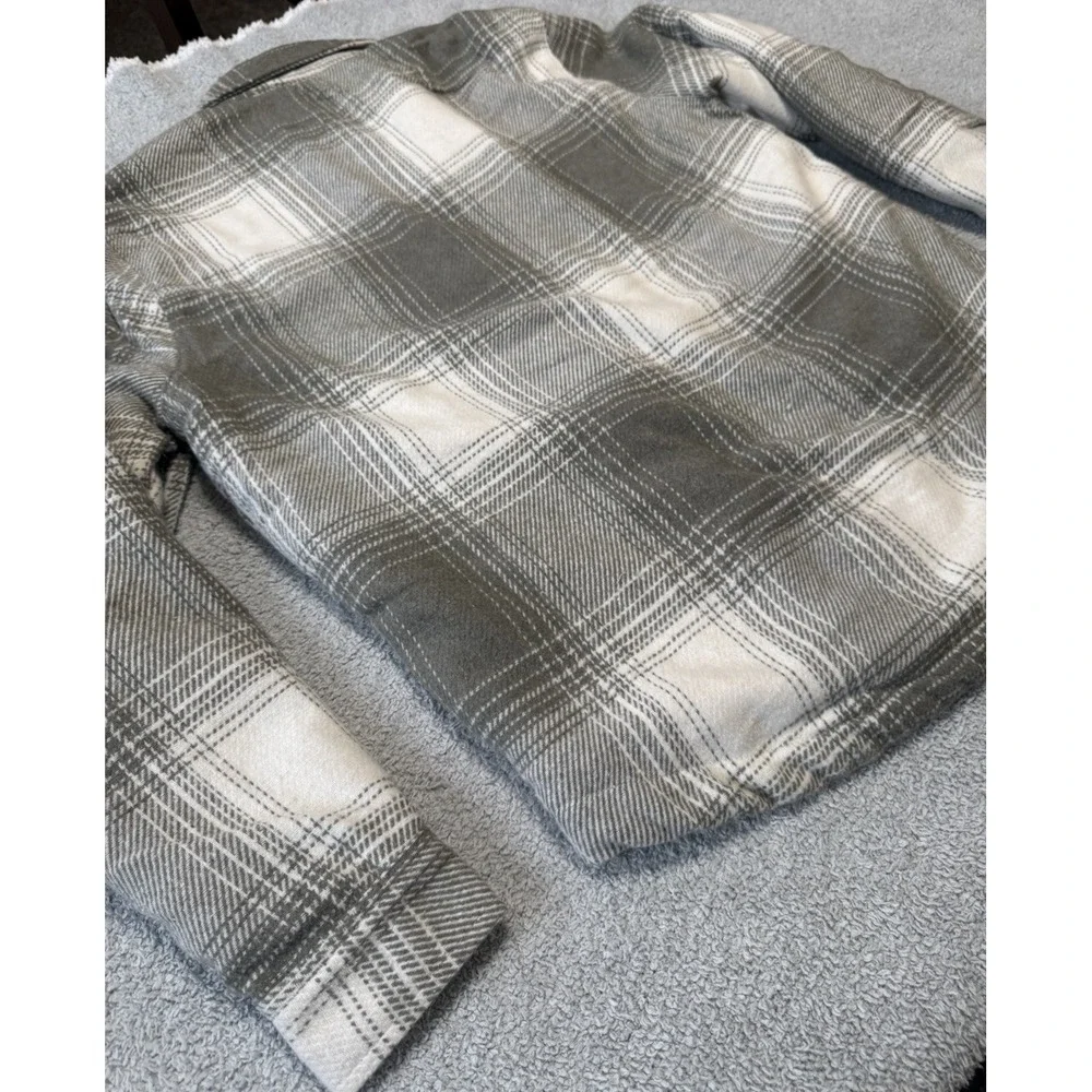 NWT - PX BLACK Sherpa Lined Flannel Shacket Plaid Gray/Green And White  Size‎ M